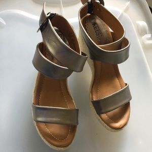 Kelsi Dagger New Leather Gold wedge sandals 8